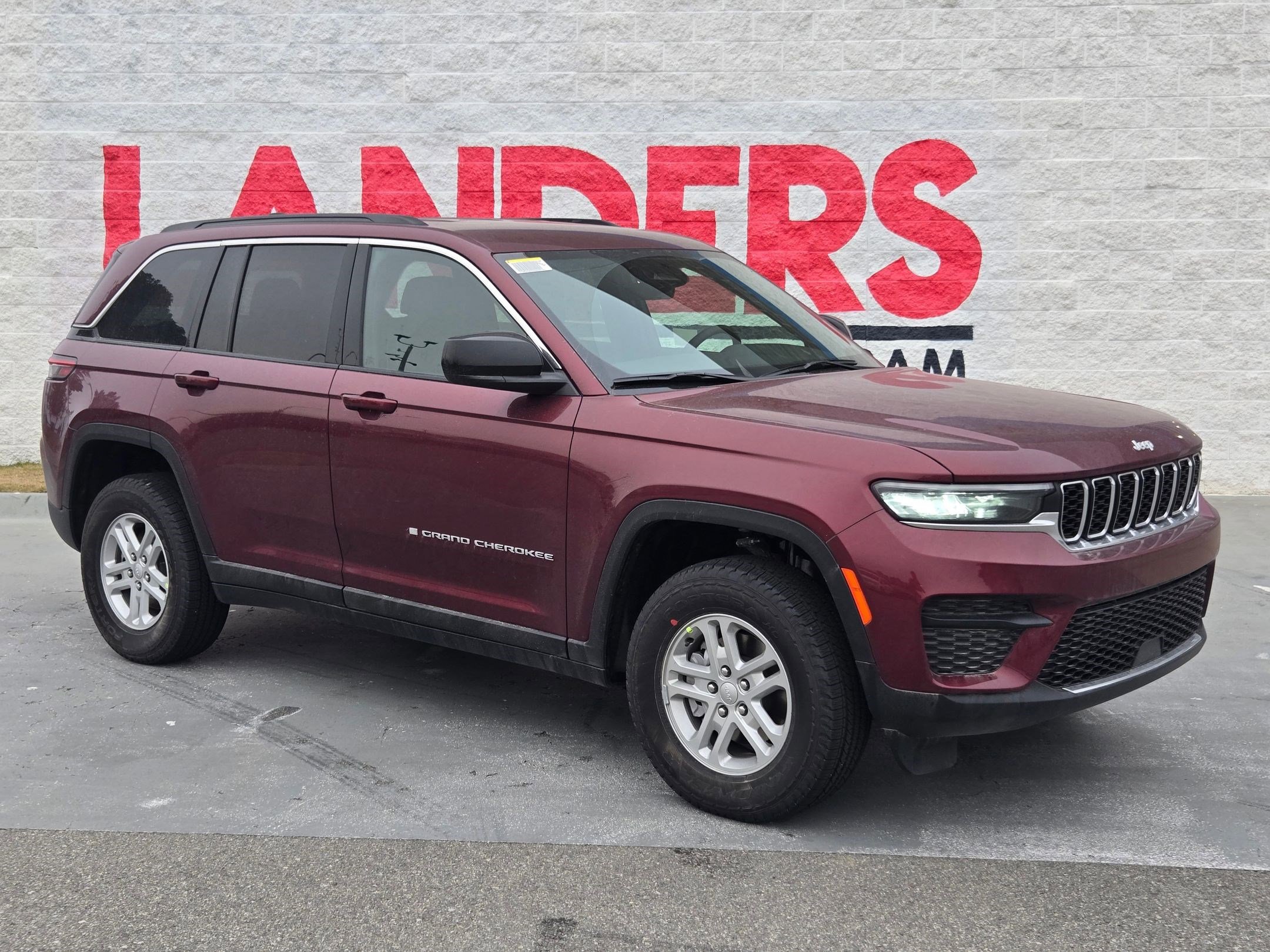 New 2025 Jeep Grand Cherokee Laredo w/ Trailer Tow Package
