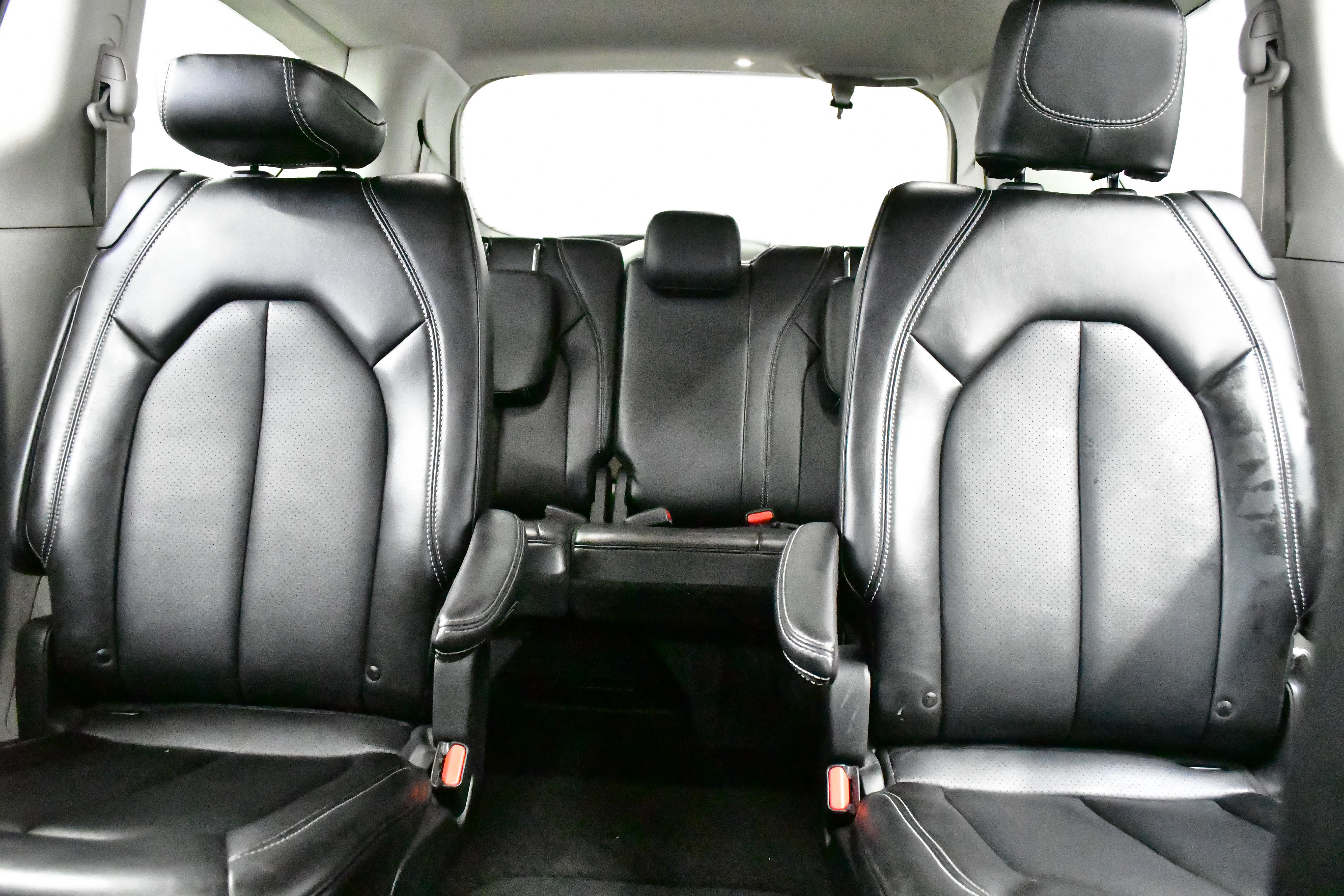 Used 2024 Chrysler Pacifica Touring-L image 24