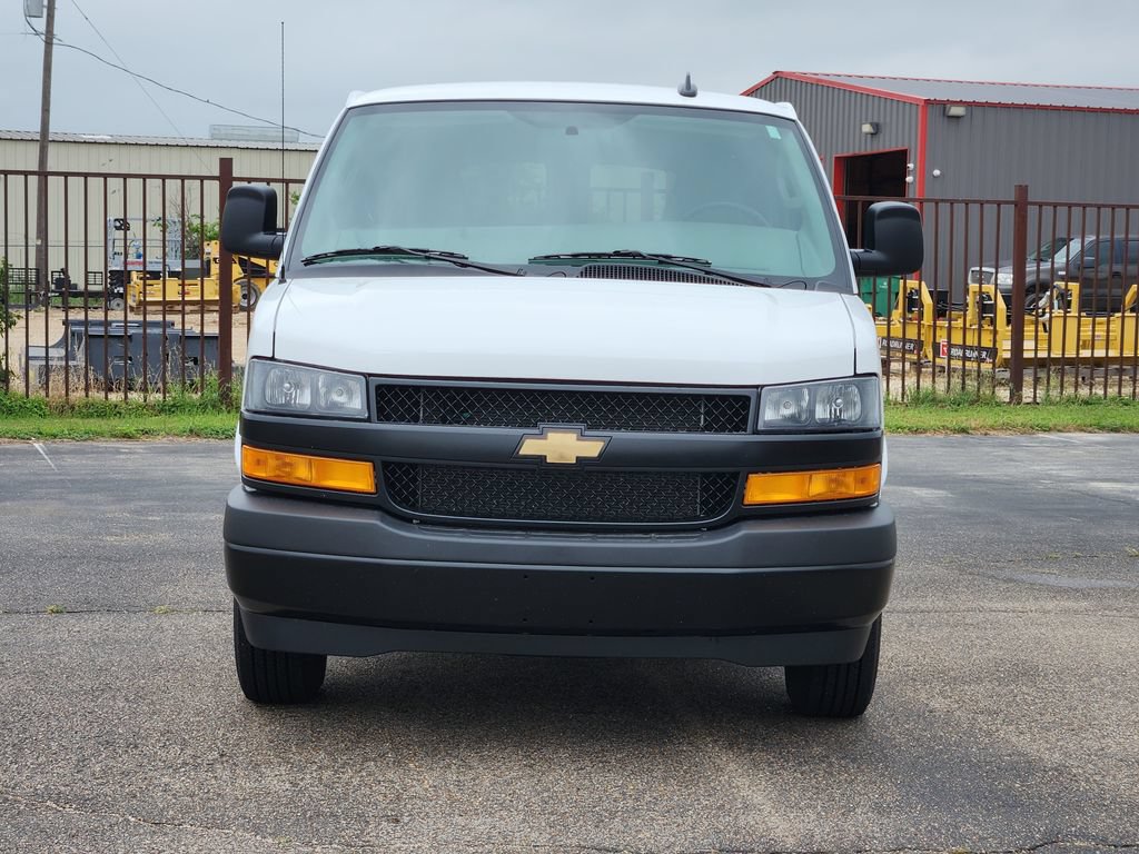 Used 2025 Chevrolet Express 3500 LS RWD image 2