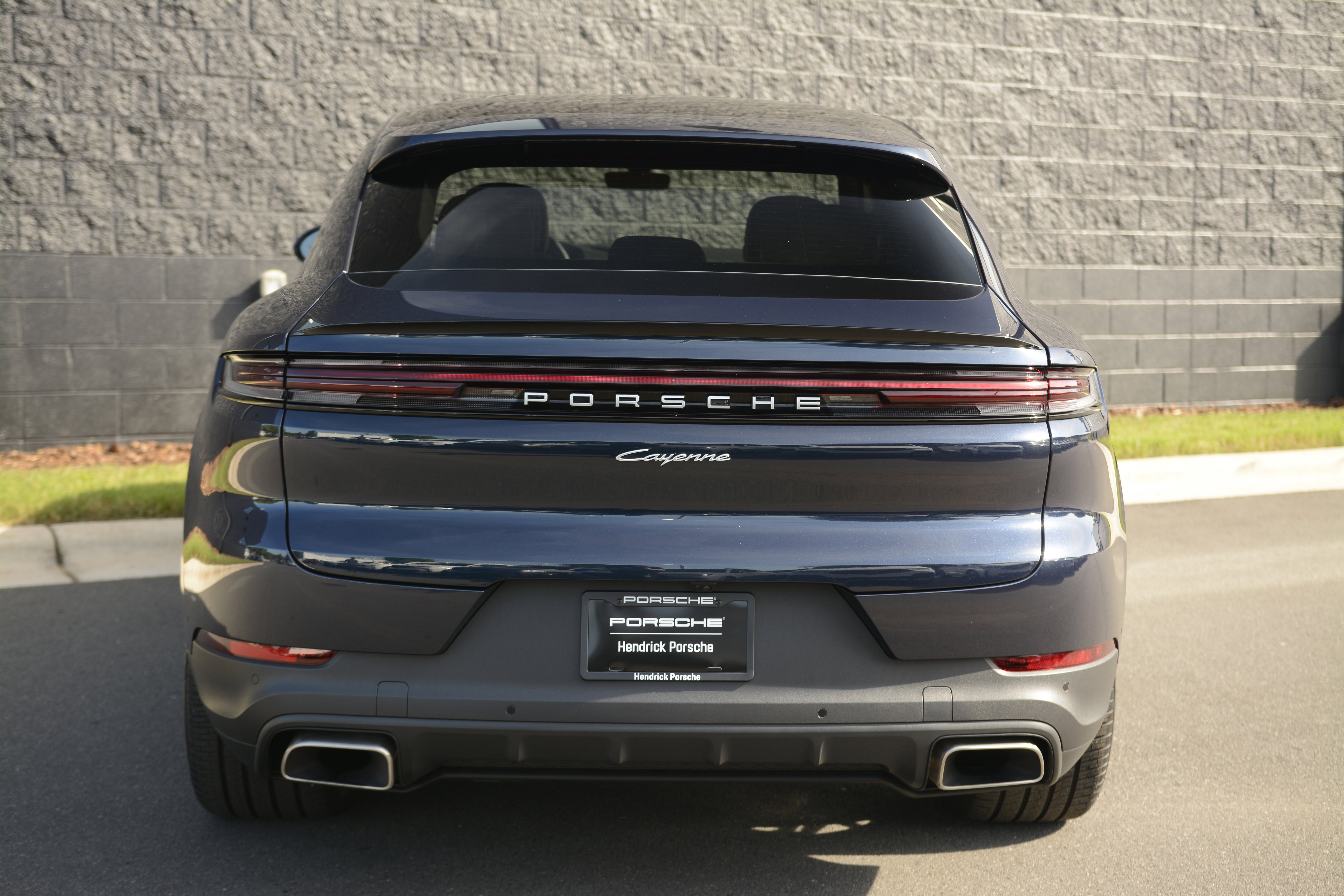 Certified 2025 Porsche Cayenne E-Hybrid Coupe AWD/4WD image 6