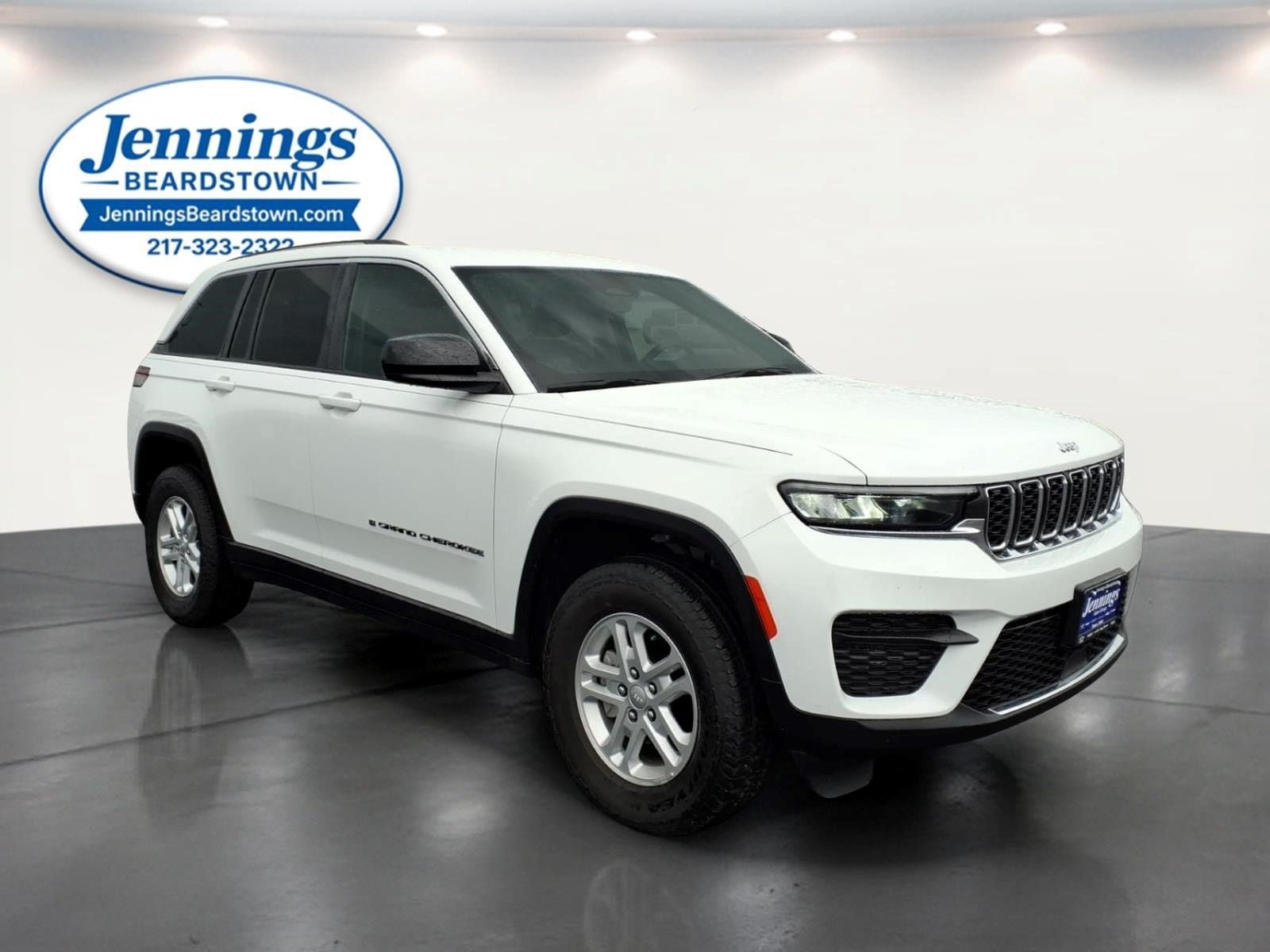 Used 2023 Jeep Grand Cherokee Laredo AWD/4WD image 30
