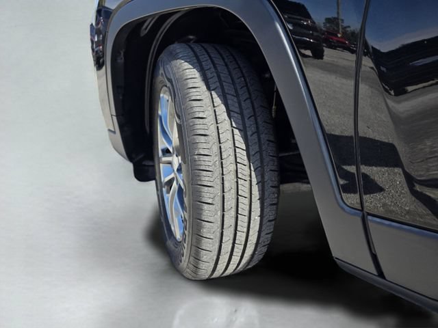 Used 2019 Jeep Cherokee Latitude Plus w/ Comfort/Convenience Group FWD image 38