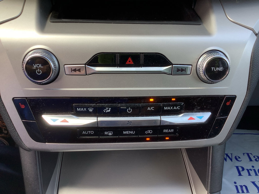 Used 2022 Ford Explorer XLT image 18