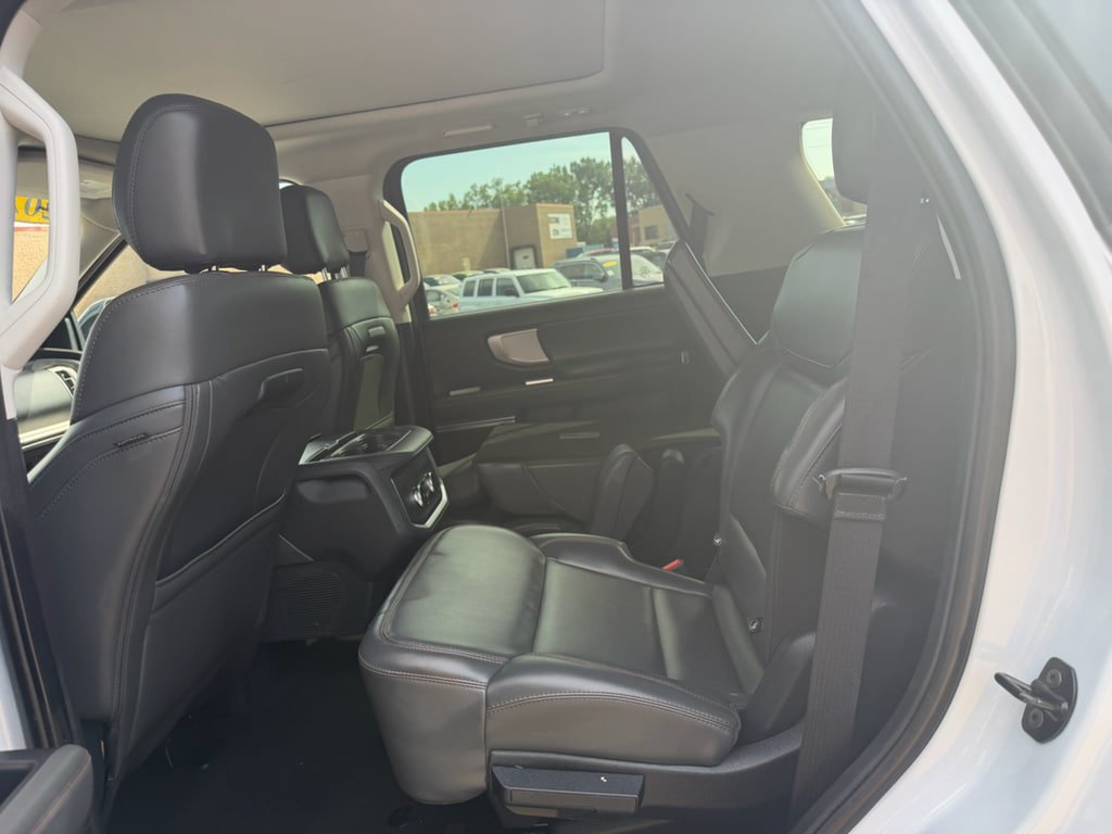 Used 2025 Ford Expedition Active AWD/4WD image 10