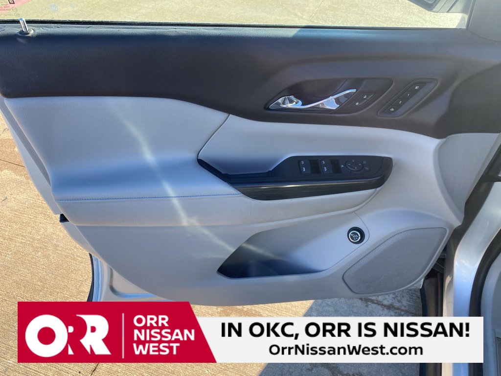 Used 2017 GMC Acadia SLT w/ LPO, Cargo Package image 13