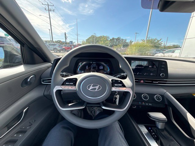 New 2026 Hyundai Elantra SE FWD image 13