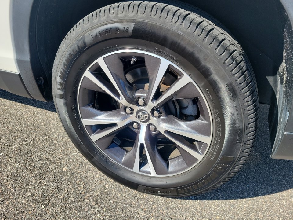 Used 2019 Toyota Highlander Plus FWD image 25
