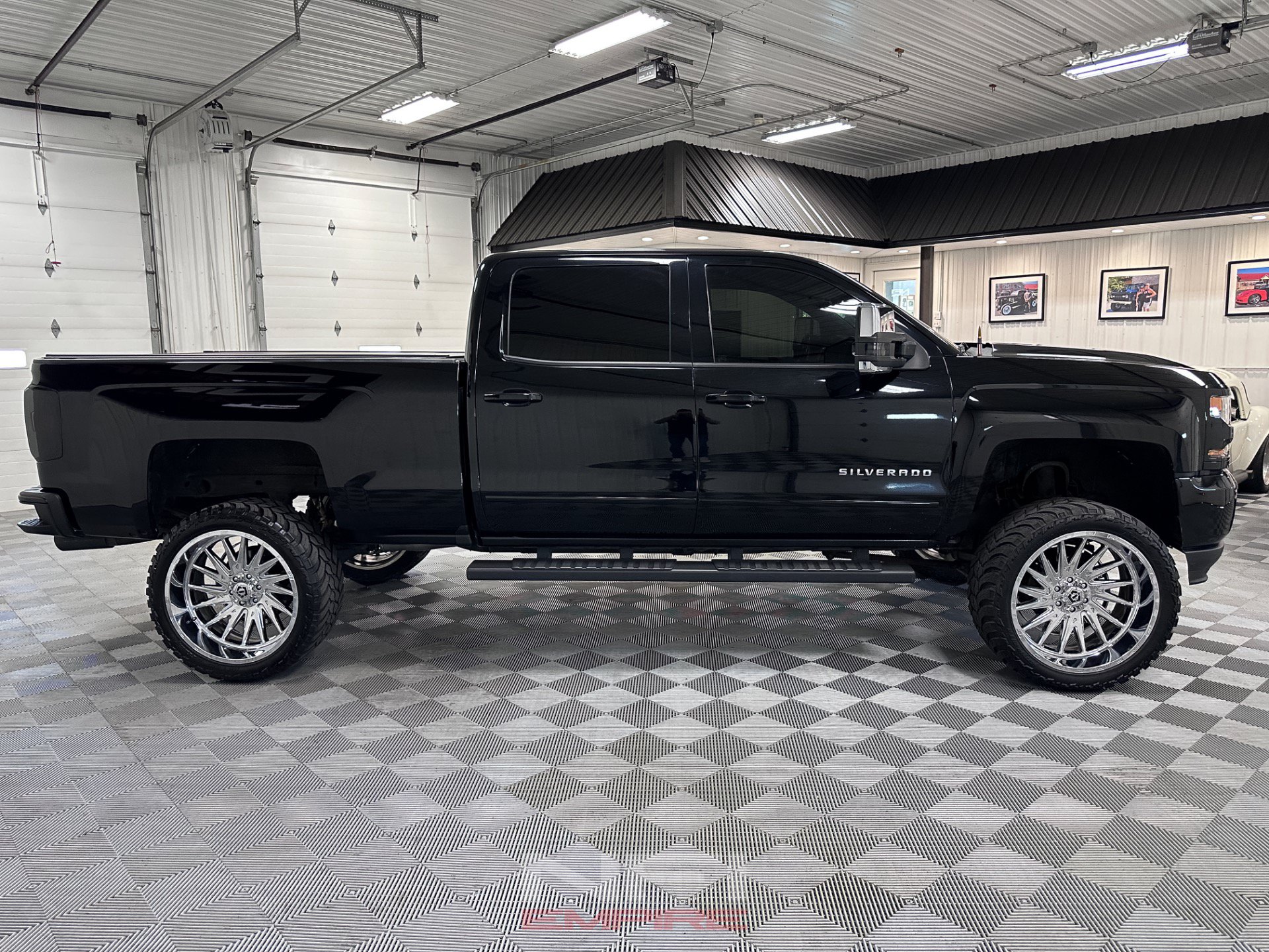 Used 2017 Chevrolet Silverado 1500 LT w/ All Star Edition AWD/4WD image 7