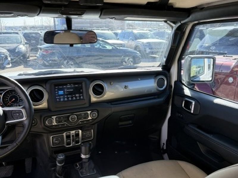 Used 2018 Jeep Wrangler Unlimited Sahara w/ Cold Weather Group image 19