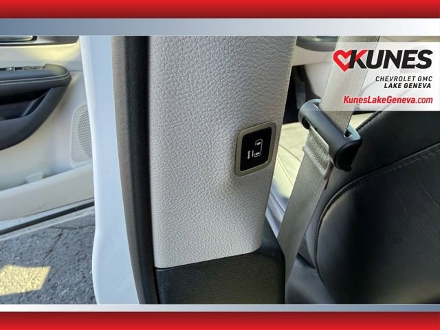 Used 2024 Chrysler Pacifica Touring-L image 14