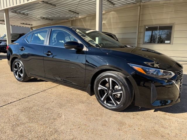 Used 2025 Nissan Sentra SV image 2