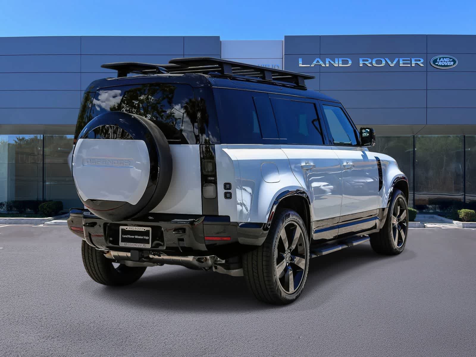 New 2026 Land Rover Defender 110 X-Dynamic SE AWD/4WD image 4