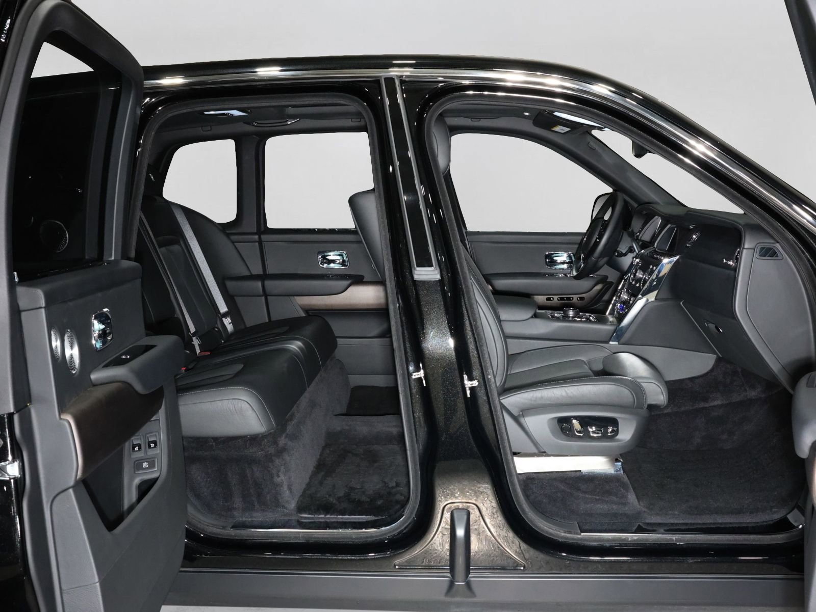 Used 2019 Rolls-Royce Cullinan AWD/4WD image 24