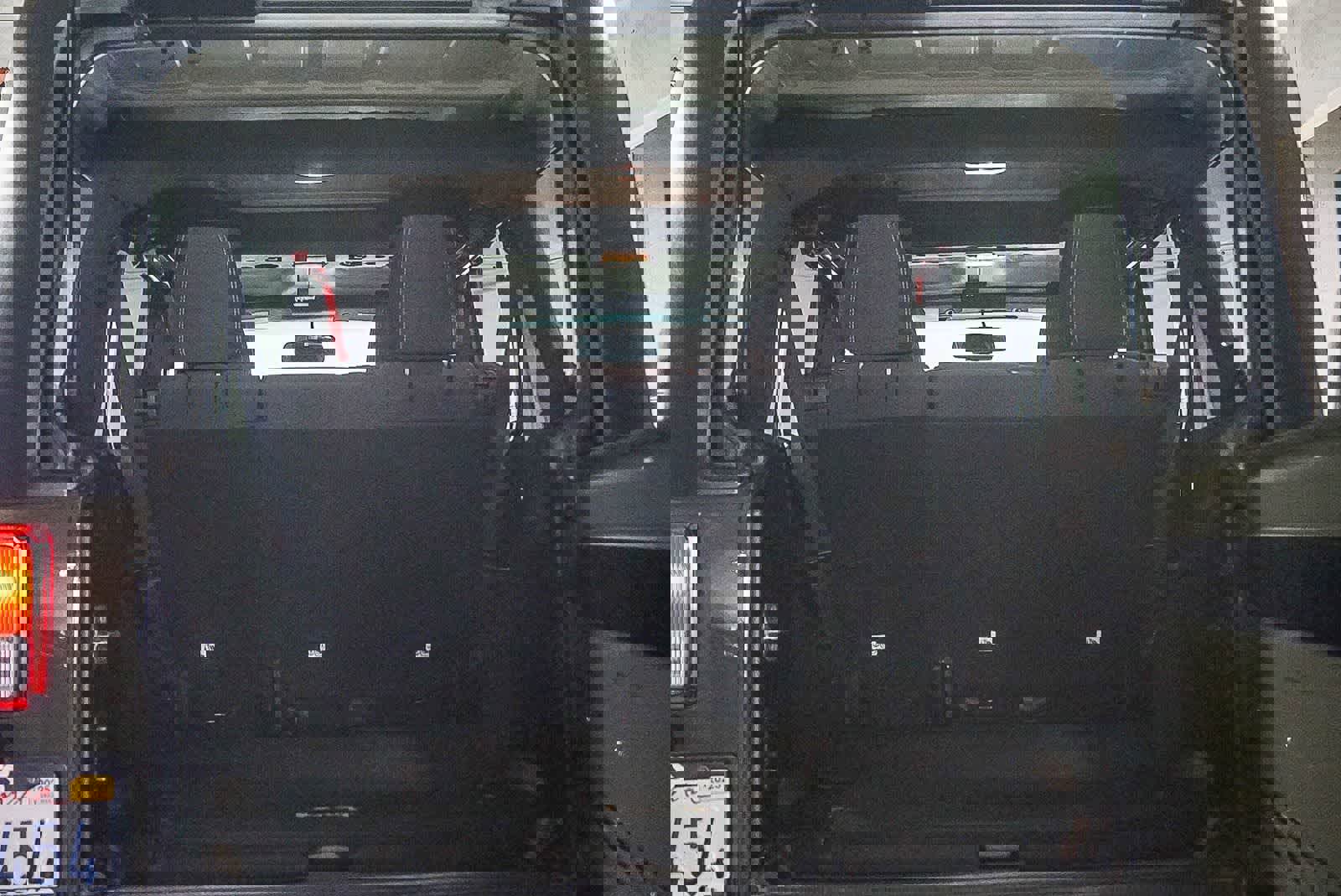 Used 2016 Jeep Wrangler Unlimited Rubicon w/ Connectivity Group image 27