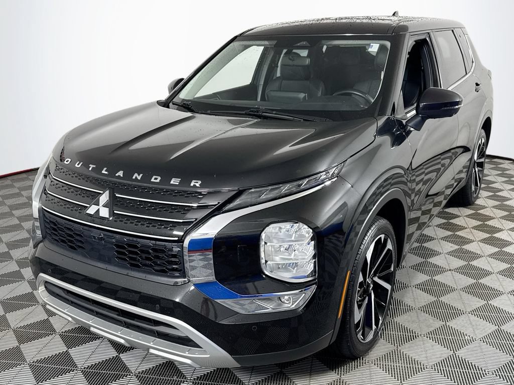 Used 2023 Mitsubishi Outlander SE AWD/4WD image 3