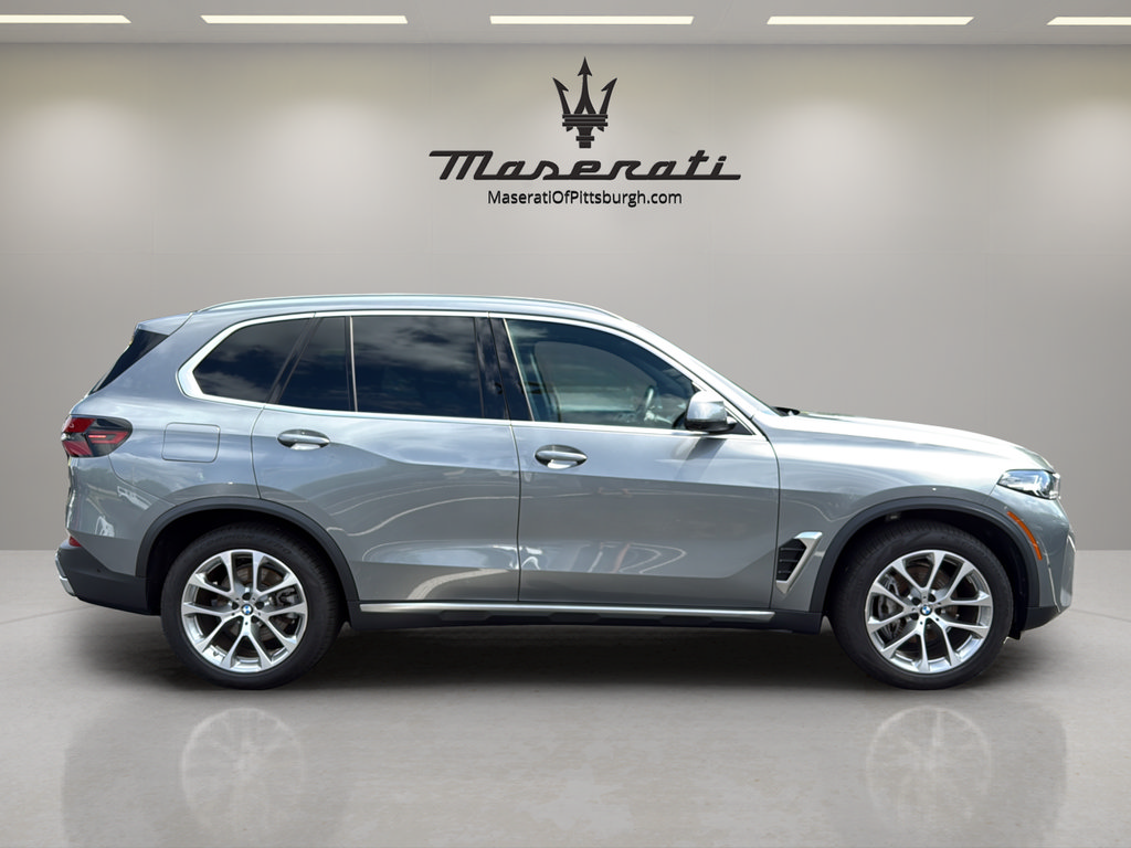 Used 2024 BMW X5 xDrive40i w/ Parking Assistance Package AWD/4WD image 4