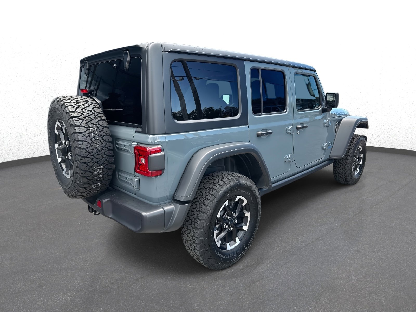 Used 2025 Jeep Wrangler Unlimited Rubicon 4xe image 3