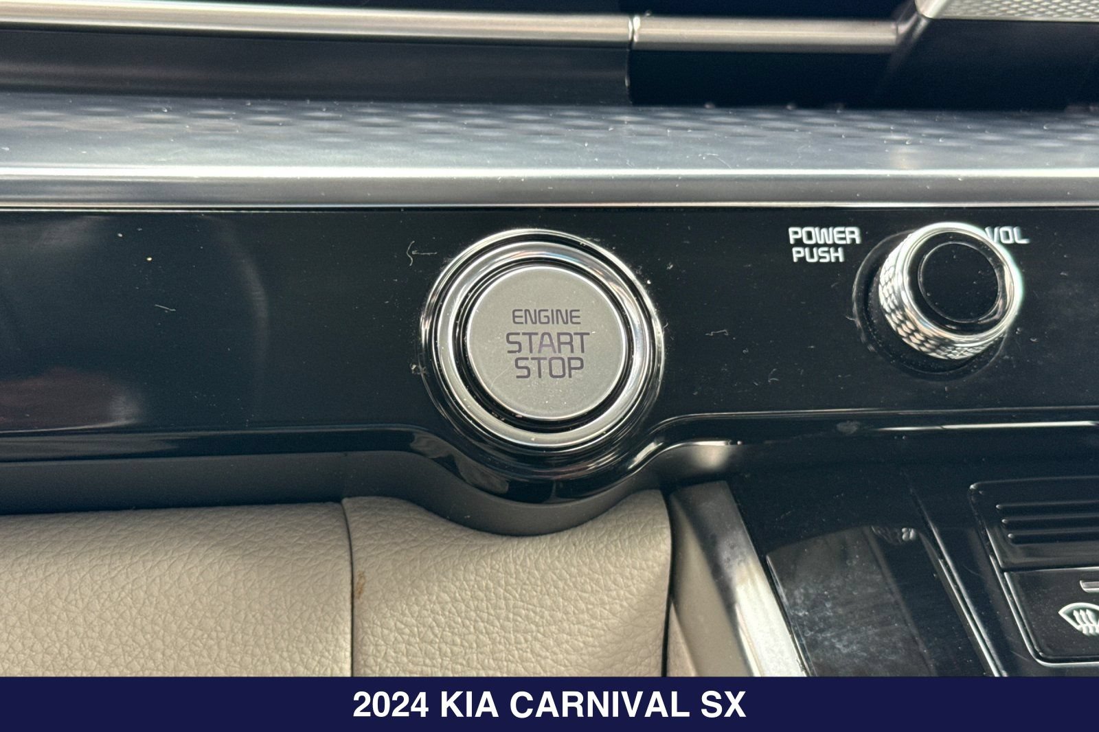 Used 2024 Kia Carnival SX Prestige FWD image 24