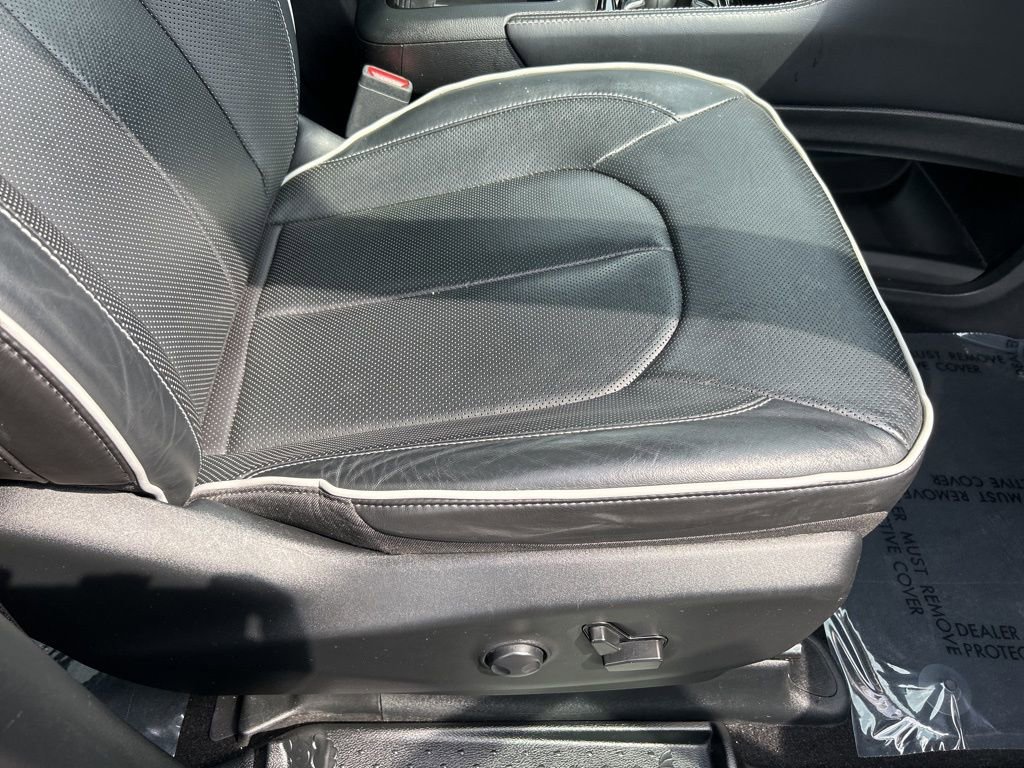 Used 2024 Chrysler Pacifica Premium FWD image 50
