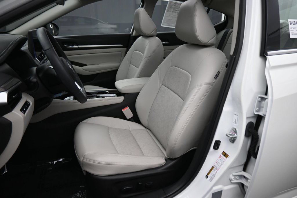 Used 2024 Nissan Altima 2.5 SL FWD image 16