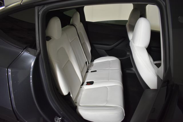 Used 2023 Tesla Model Y Long Range image 31