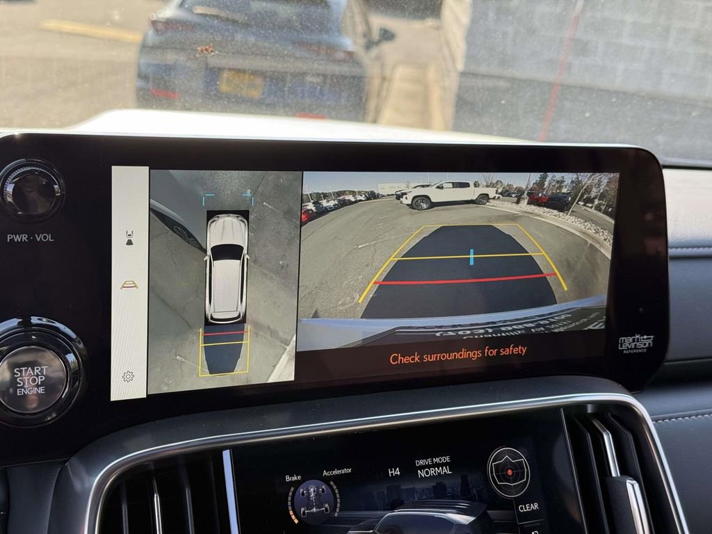 Used 2025 Lexus LX 600 4WD w/ Accessory Package (2T) image 11