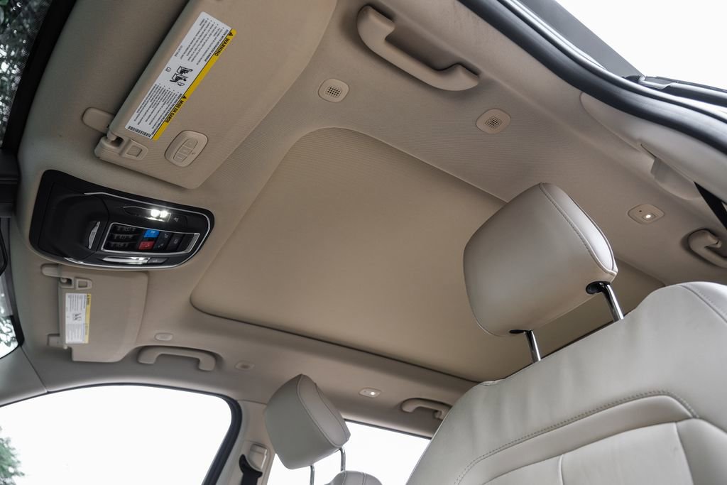 Used 2022 Jeep Grand Cherokee L Limited AWD/4WD image 9