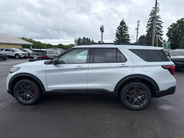 Used 2026 Ford Explorer ST-Line w/ ST-Line Street Pack AWD/4WD image 4