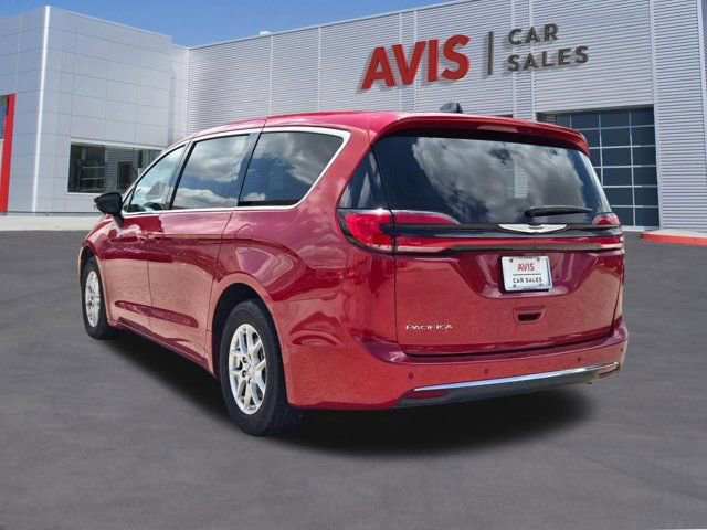 Used 2025 Chrysler Pacifica Select FWD image 10