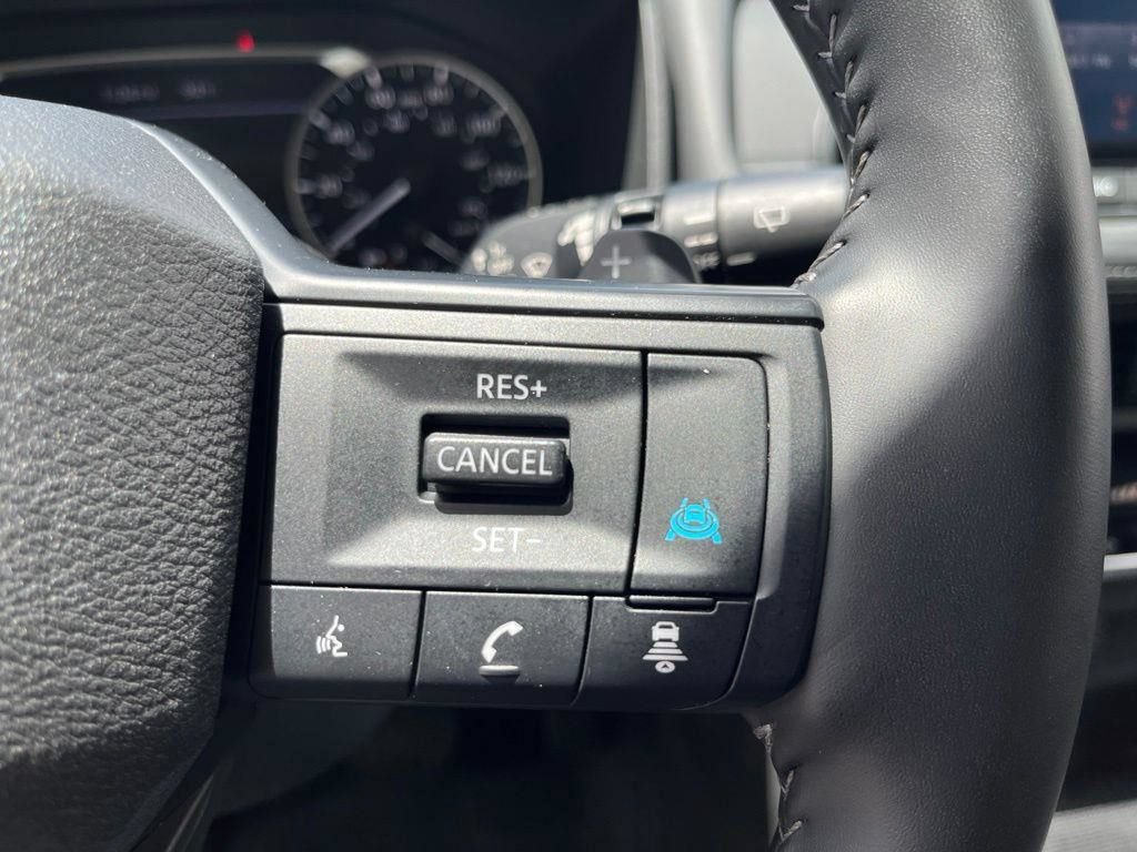 Used 2025 Nissan Rogue SV FWD image 17