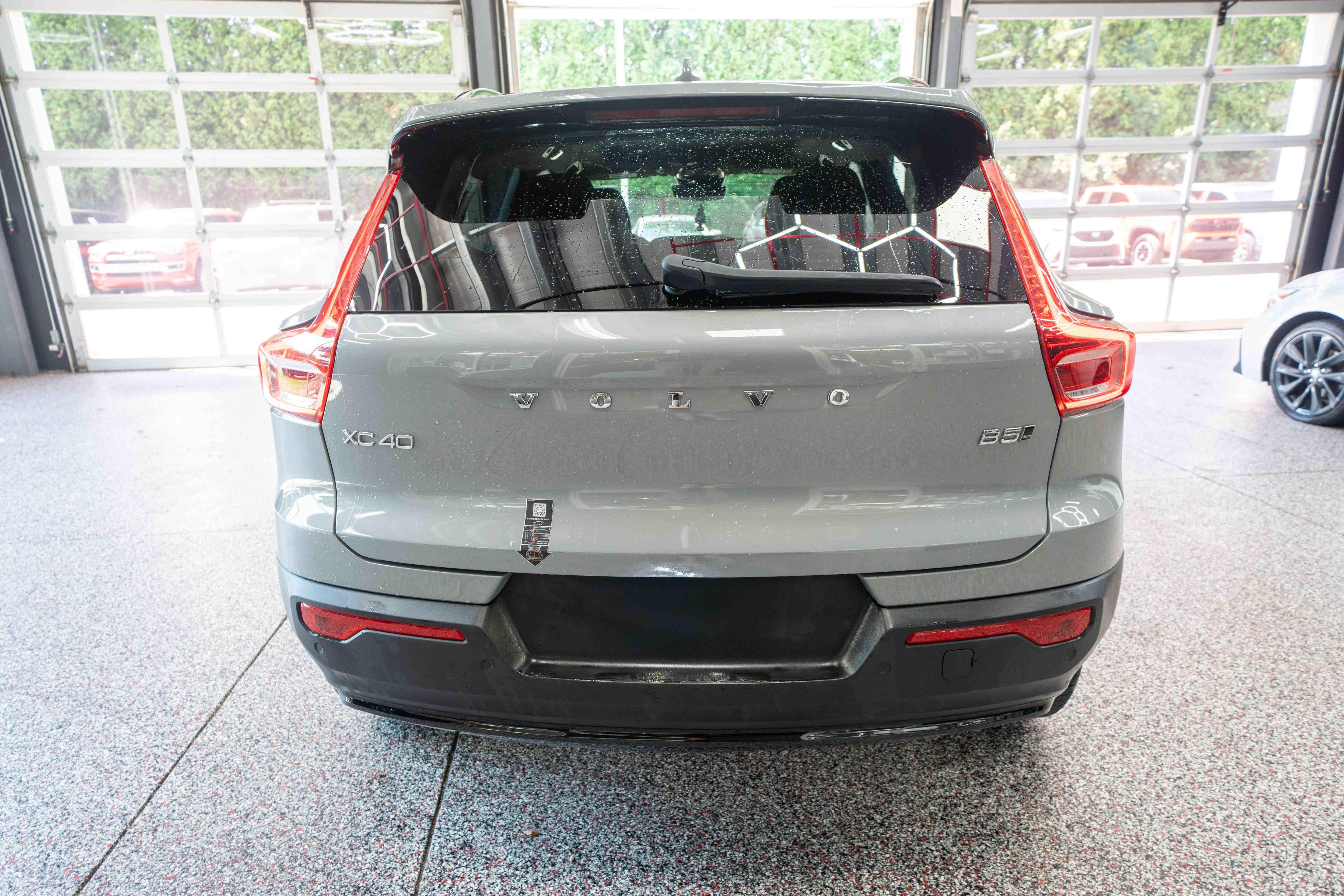 Used 2024 Volvo XC40 B5 Plus w/ Protection Package Premier AWD/4WD image 3
