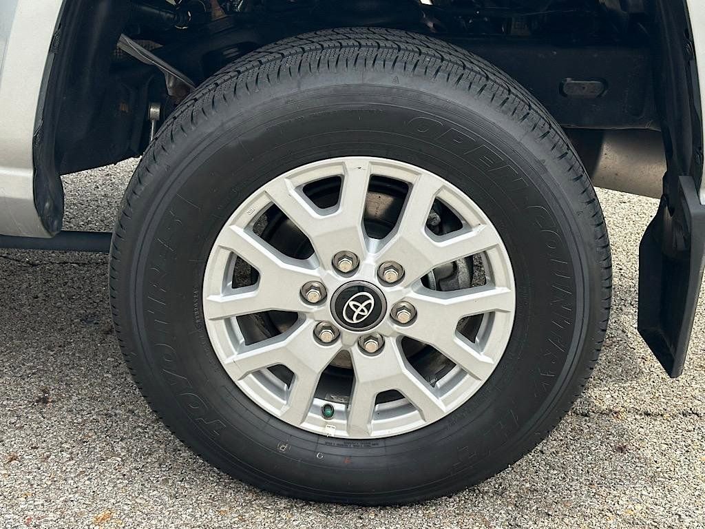 Certified 2024 Toyota Tacoma SR5 AWD/4WD image 30