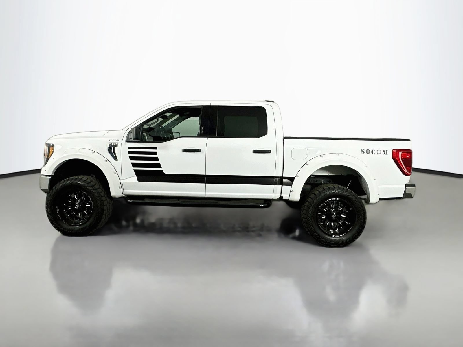 Used 2023 Ford F150 XLT w/ Equipment Group 301A Mid AWD/4WD image 5