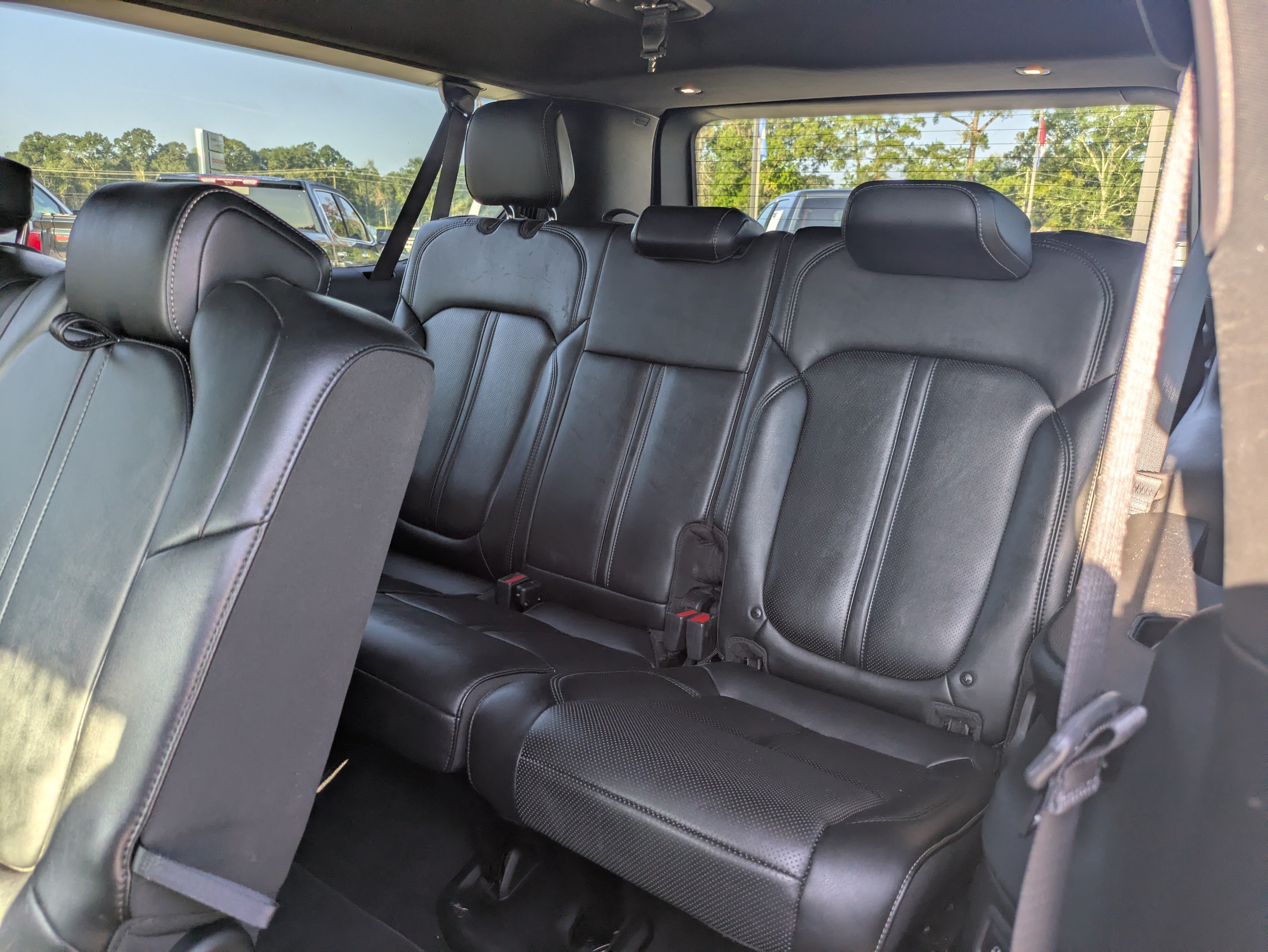 Used 2024 Jeep Wagoneer L Series II w/ Flexible Seating Group RWD image 9