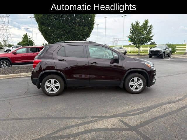 Used 2021 Chevrolet Trax LT w/ Driver Confidence Package AWD/4WD image 3
