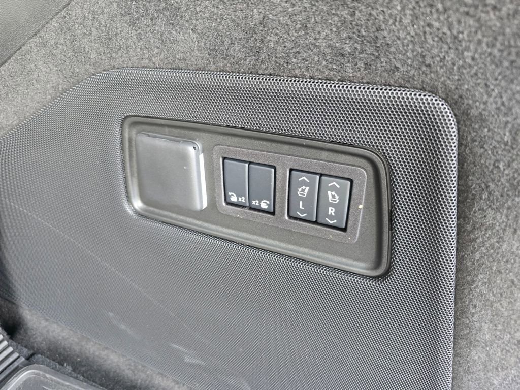 Used 2026 Cadillac Escalade Platinum Luxury image 25