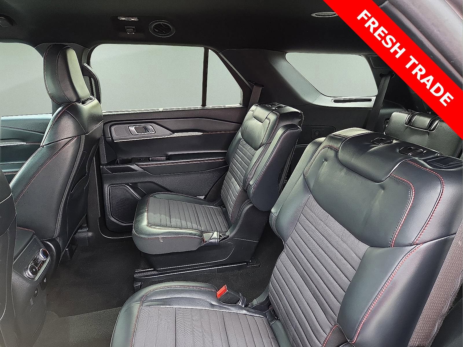 Used 2025 Ford Explorer ST-Line w/ Premium Package image 9