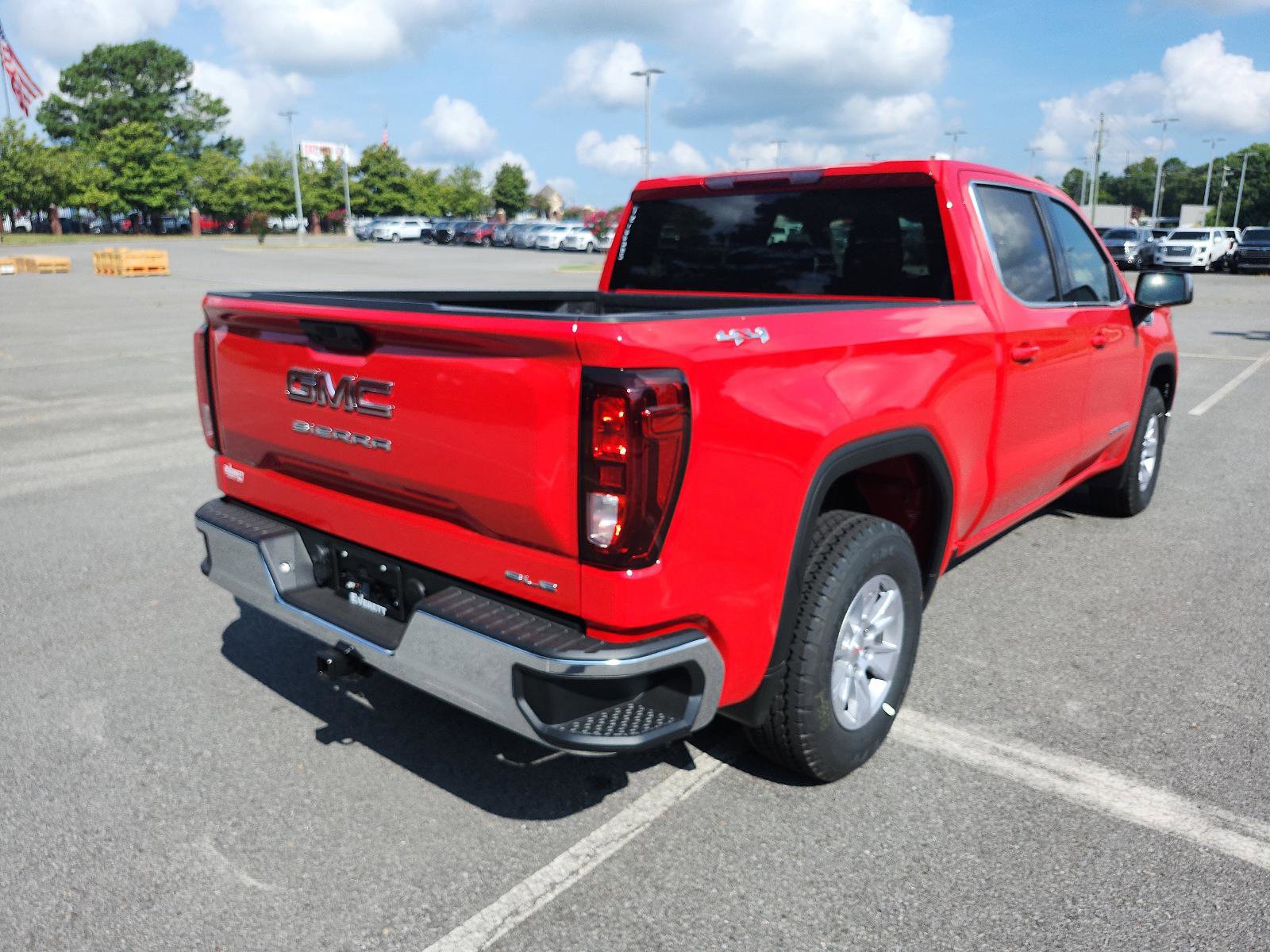 New 2026 GMC Sierra 1500 SLE image 3
