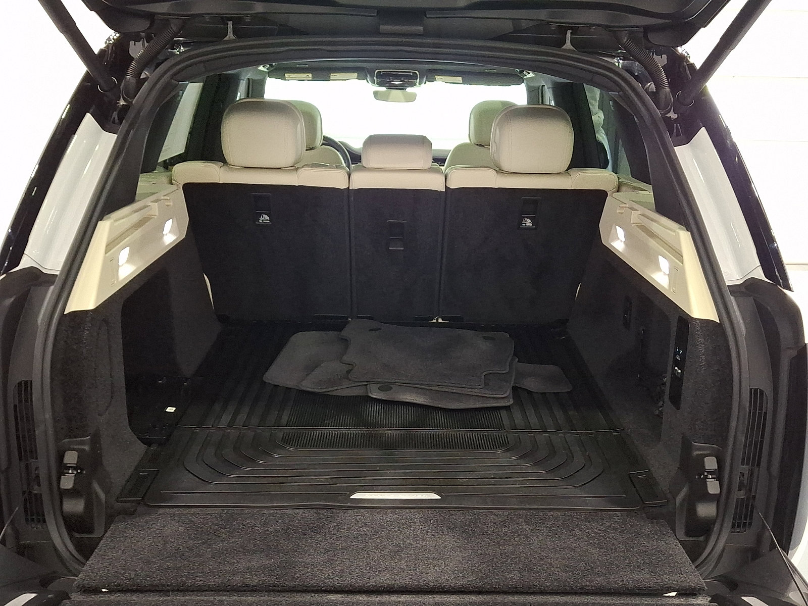 Certified 2024 Land Rover Range Rover SE AWD/4WD image 28