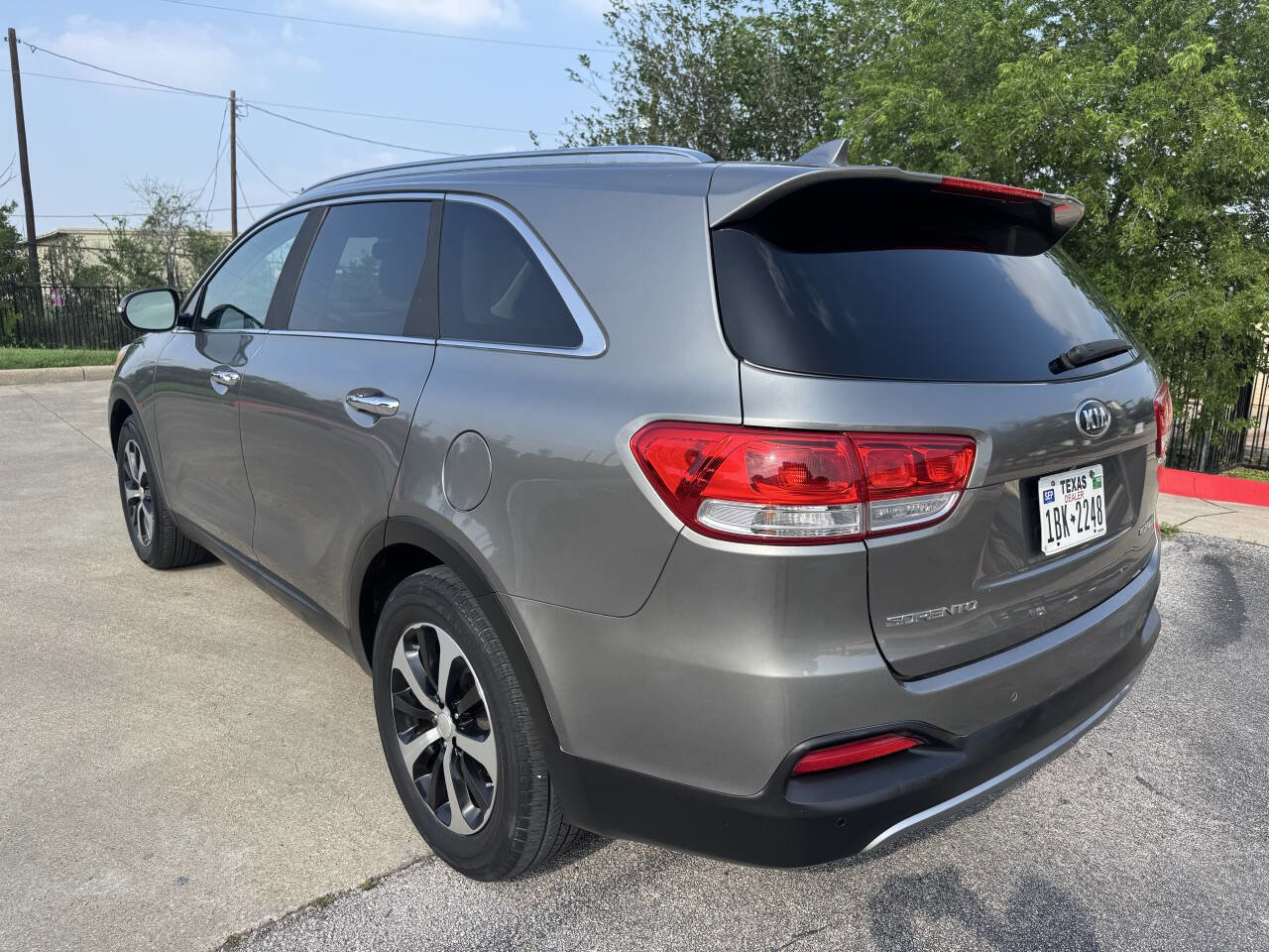 Used 2016 Kia Sorento EX w/ EX Touring Package FWD image 4