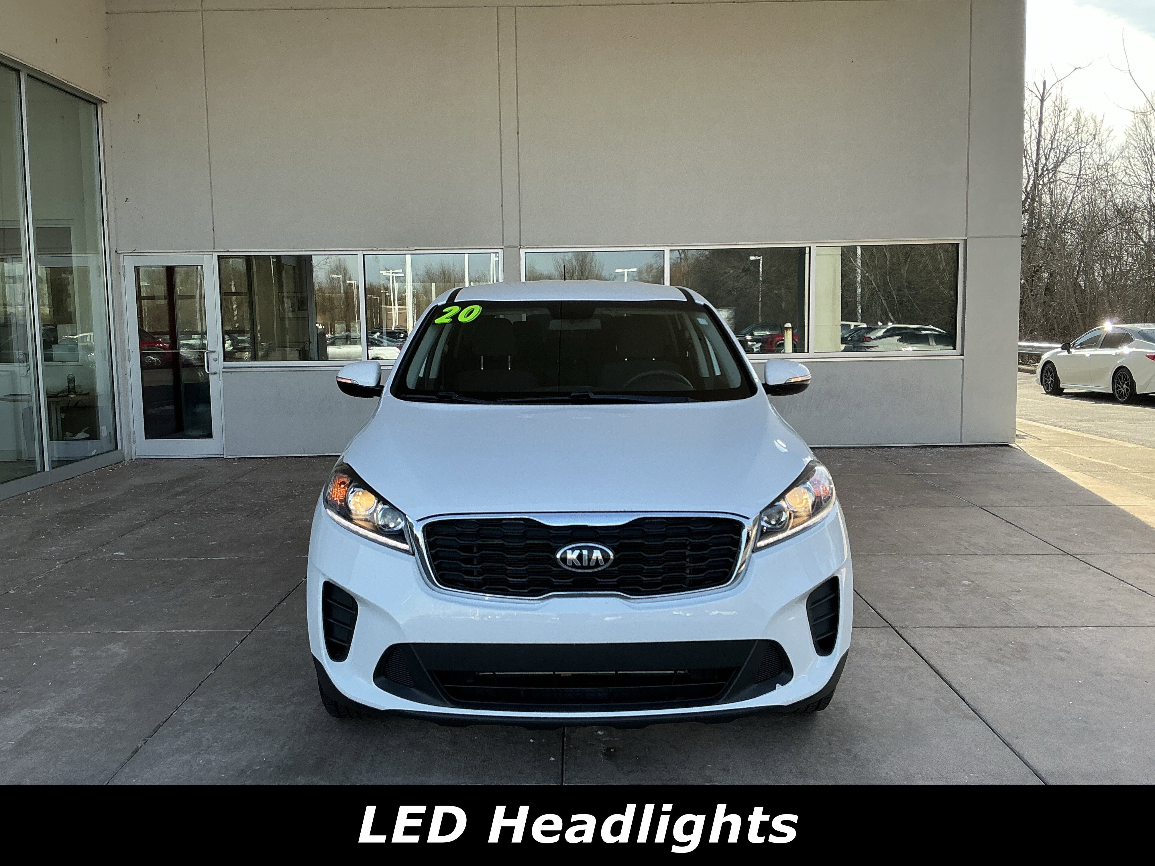 Used 2020 Kia Sorento LX image 2