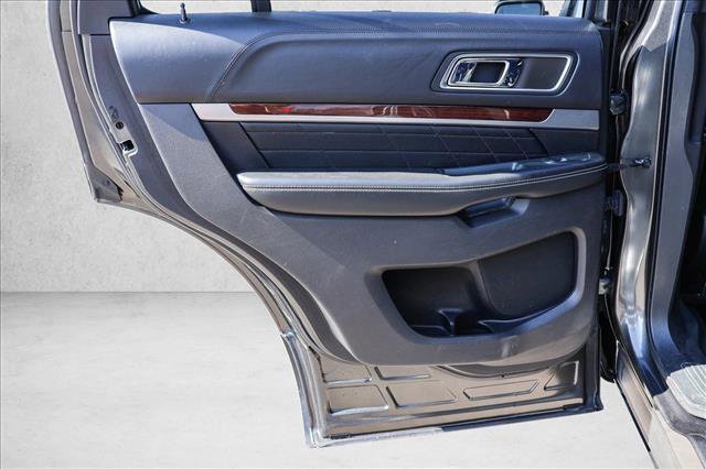 Used 2018 Ford Explorer Platinum image 23
