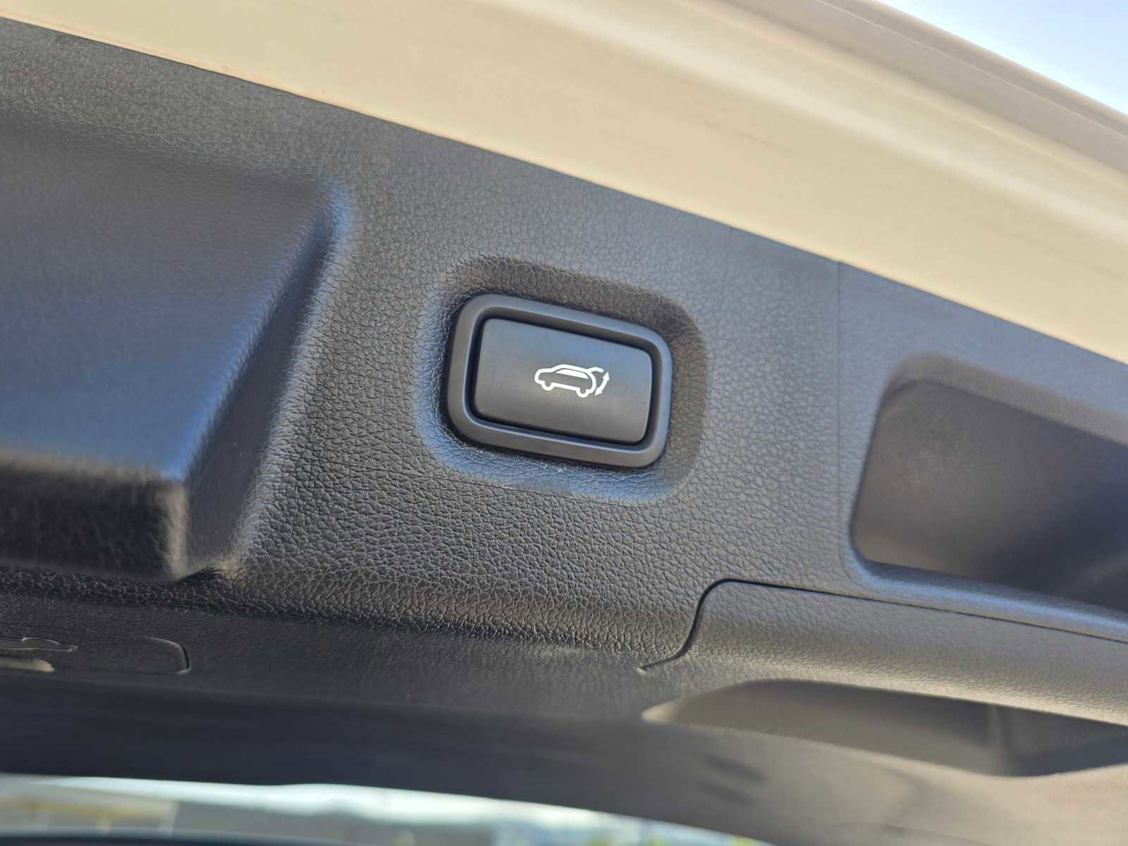 Used 2023 Hyundai Santa Fe SEL FWD image 18