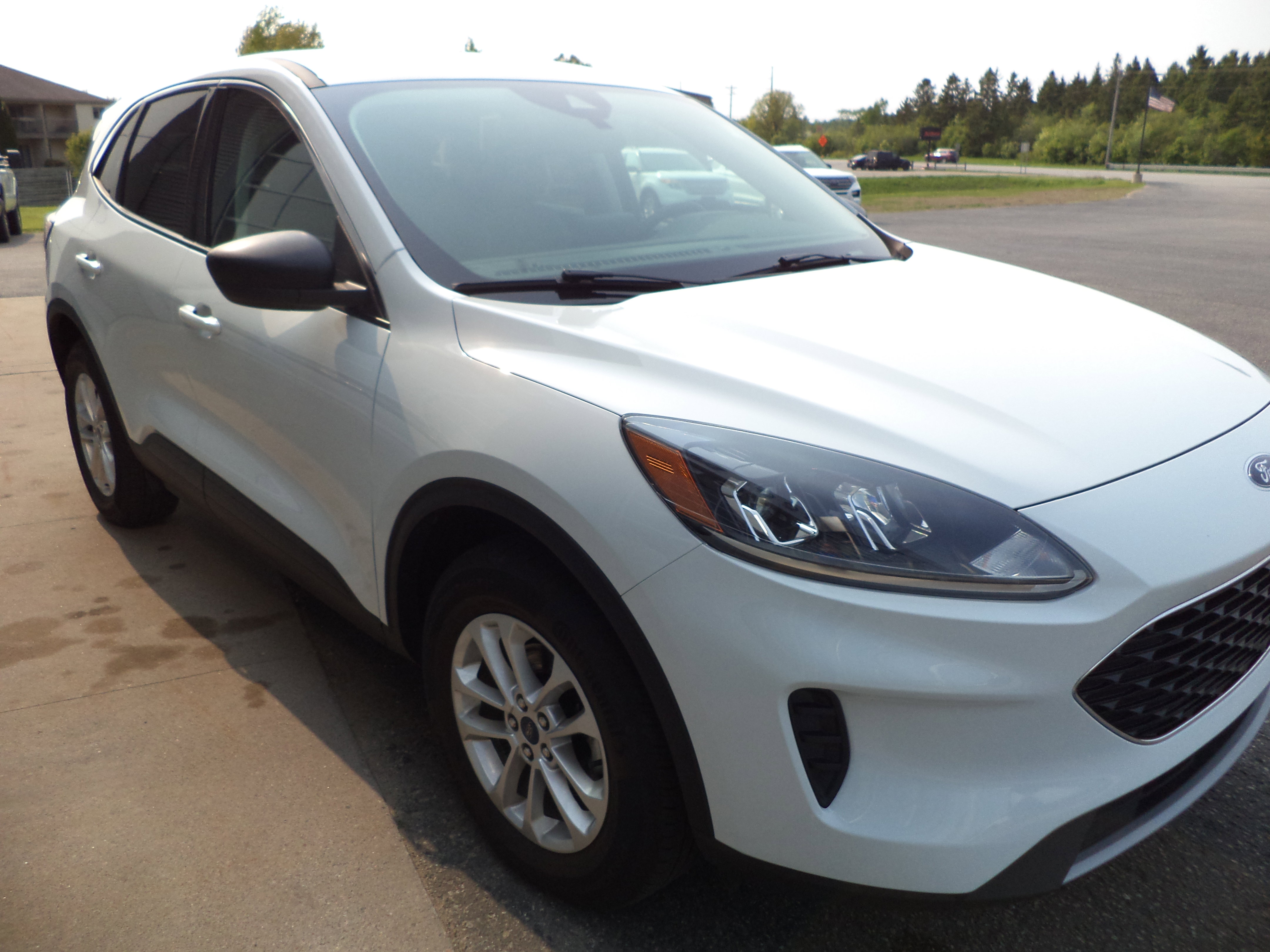 Used 2022 Ford Escape SE w/ Cold Weather Package image 9