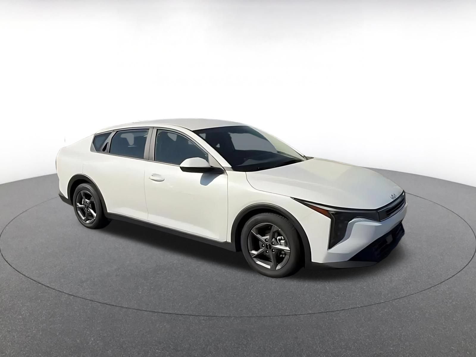 Used 2025 Kia K4 FWD image 2