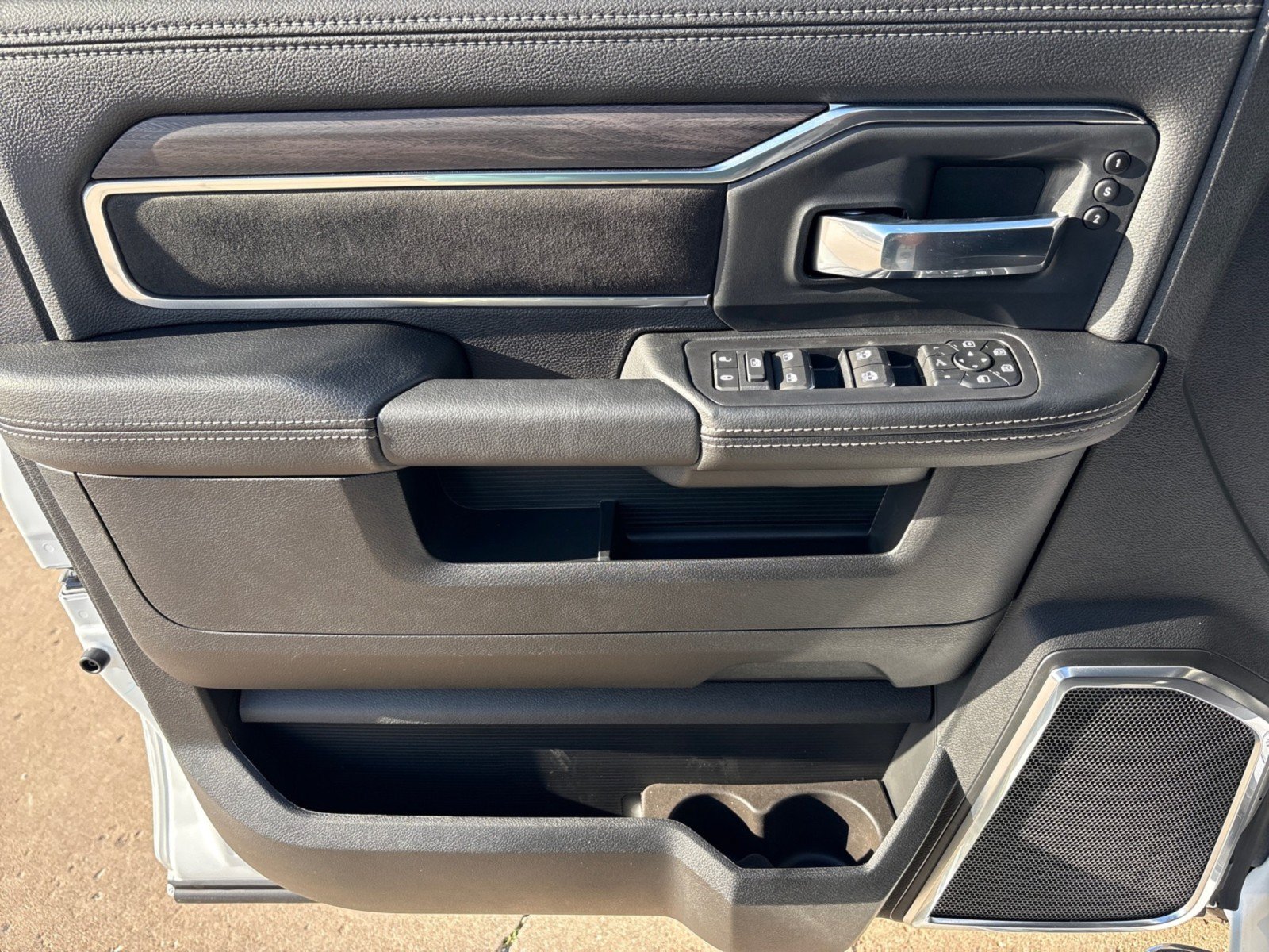 New 2027 RAM 2500 Laramie AWD/4WD image 15