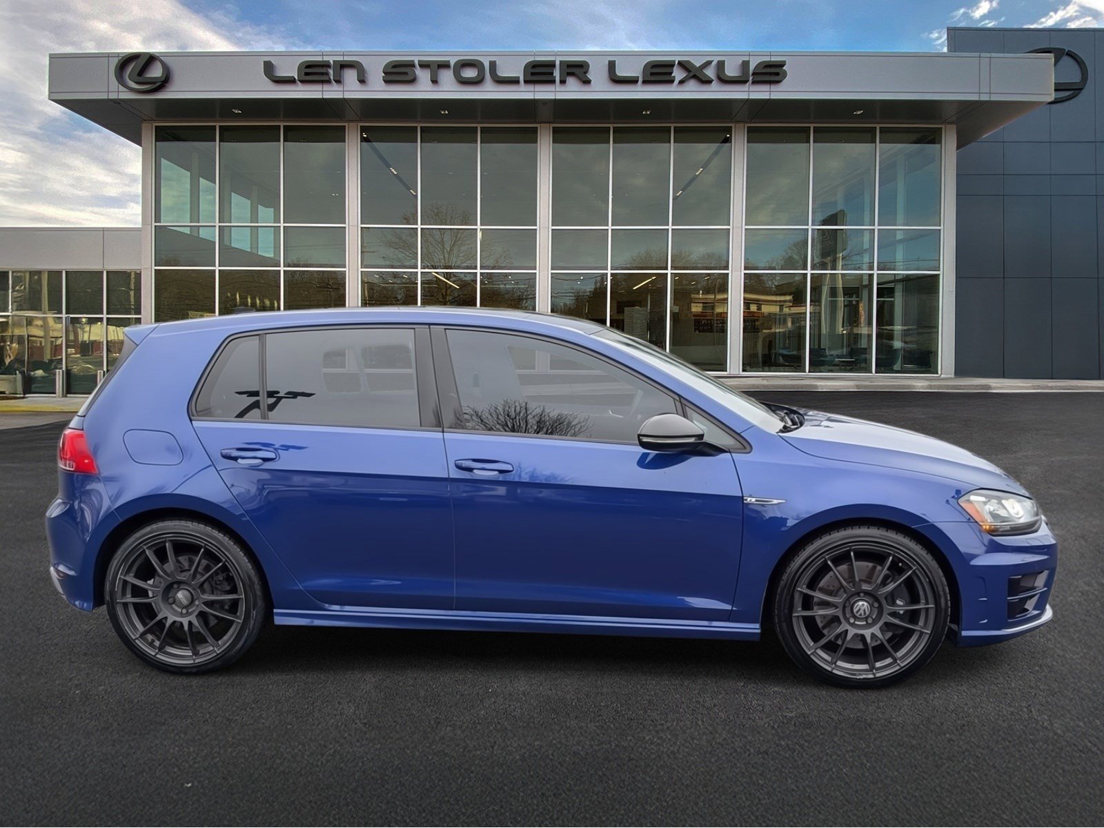 Used 2016 Volkswagen Golf R 4-Door image 2