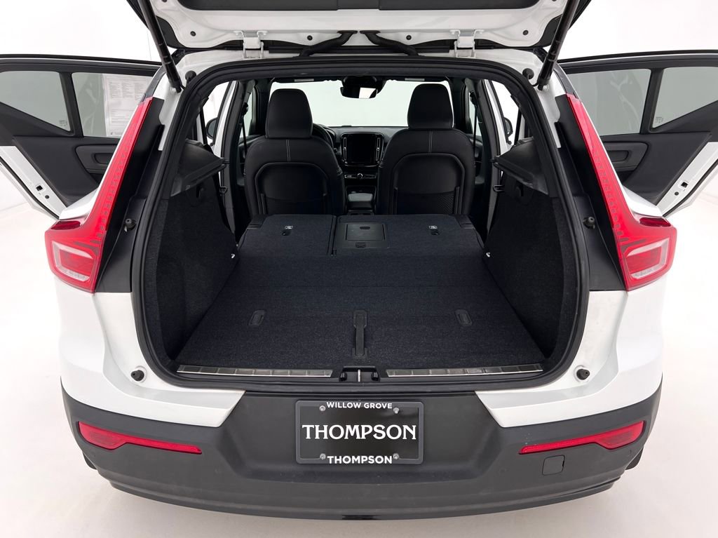 Used 2021 Volvo XC40 T5 R-Design image 27