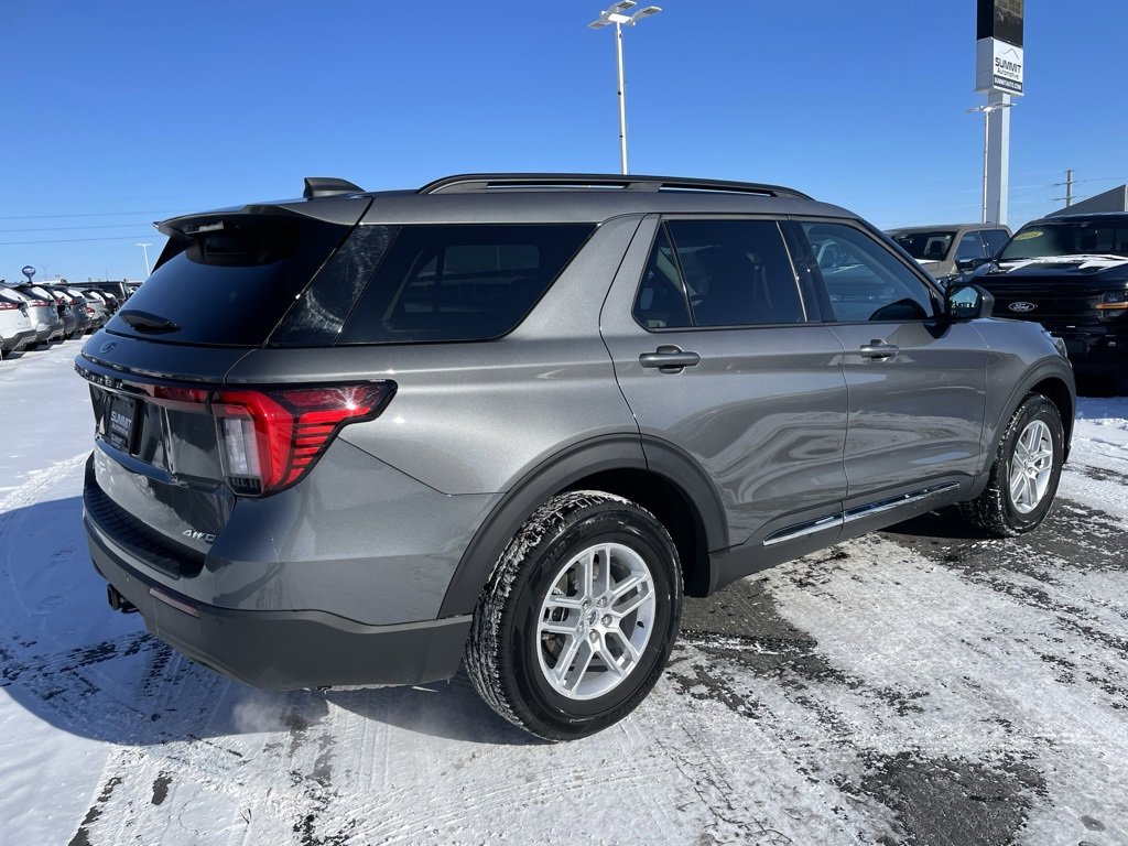 Used 2025 Ford Explorer Active image 4