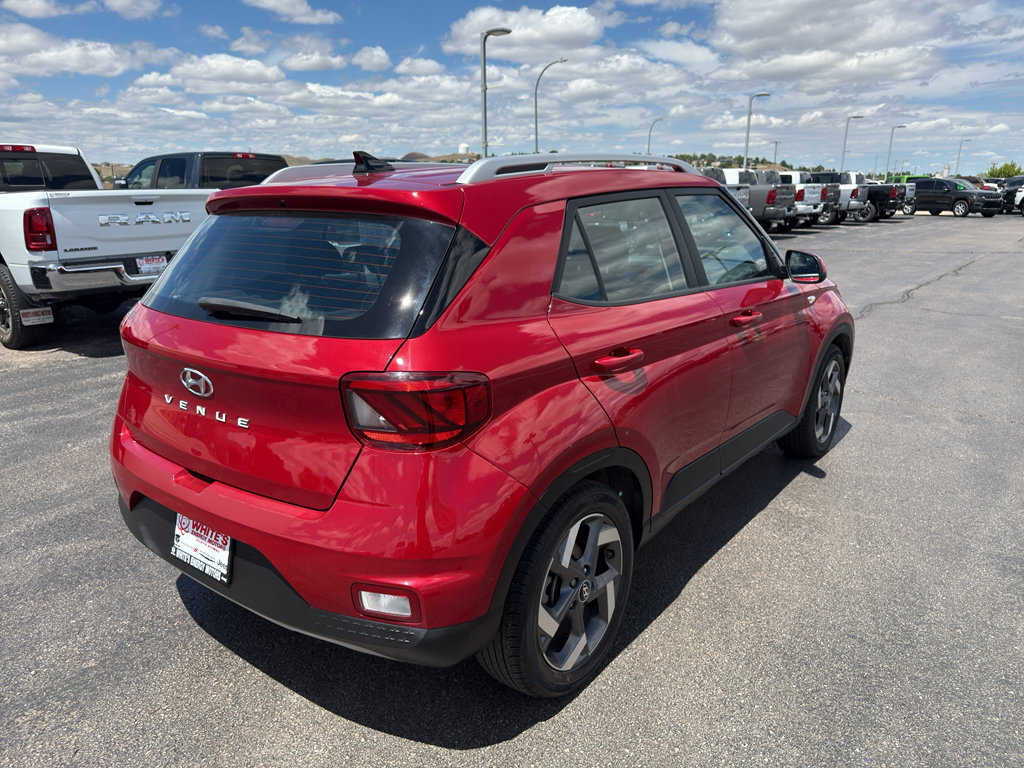 Used 2022 Hyundai Venue SEL FWD image 5